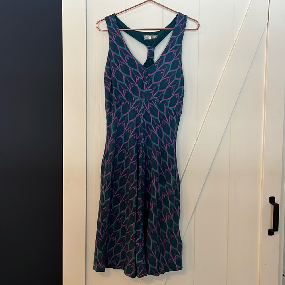The North Face sports dress, size M. Racerback w/ built in shelf-bra. Stand out!